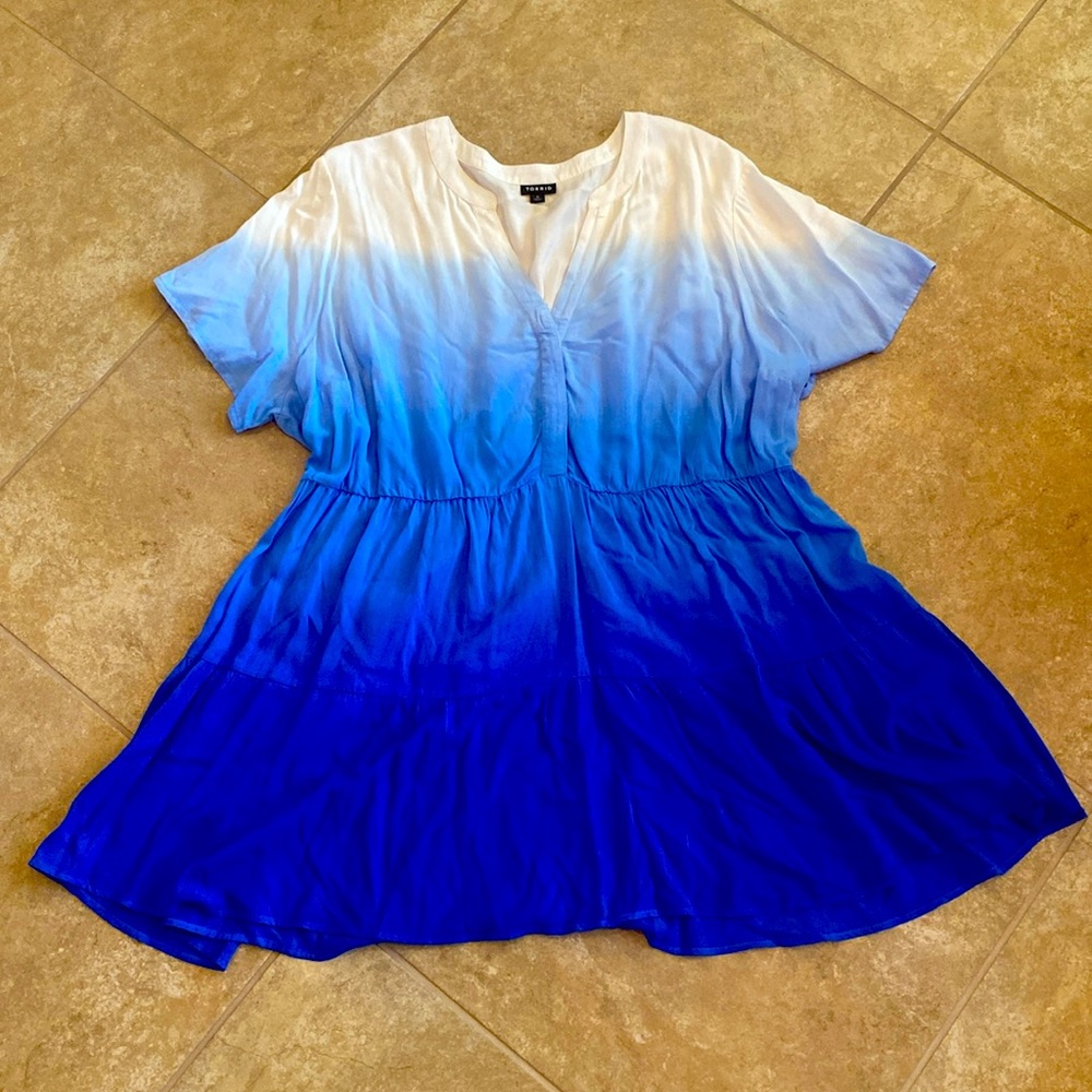 Women’s Torrid Size 3 blue dip dye type blouse